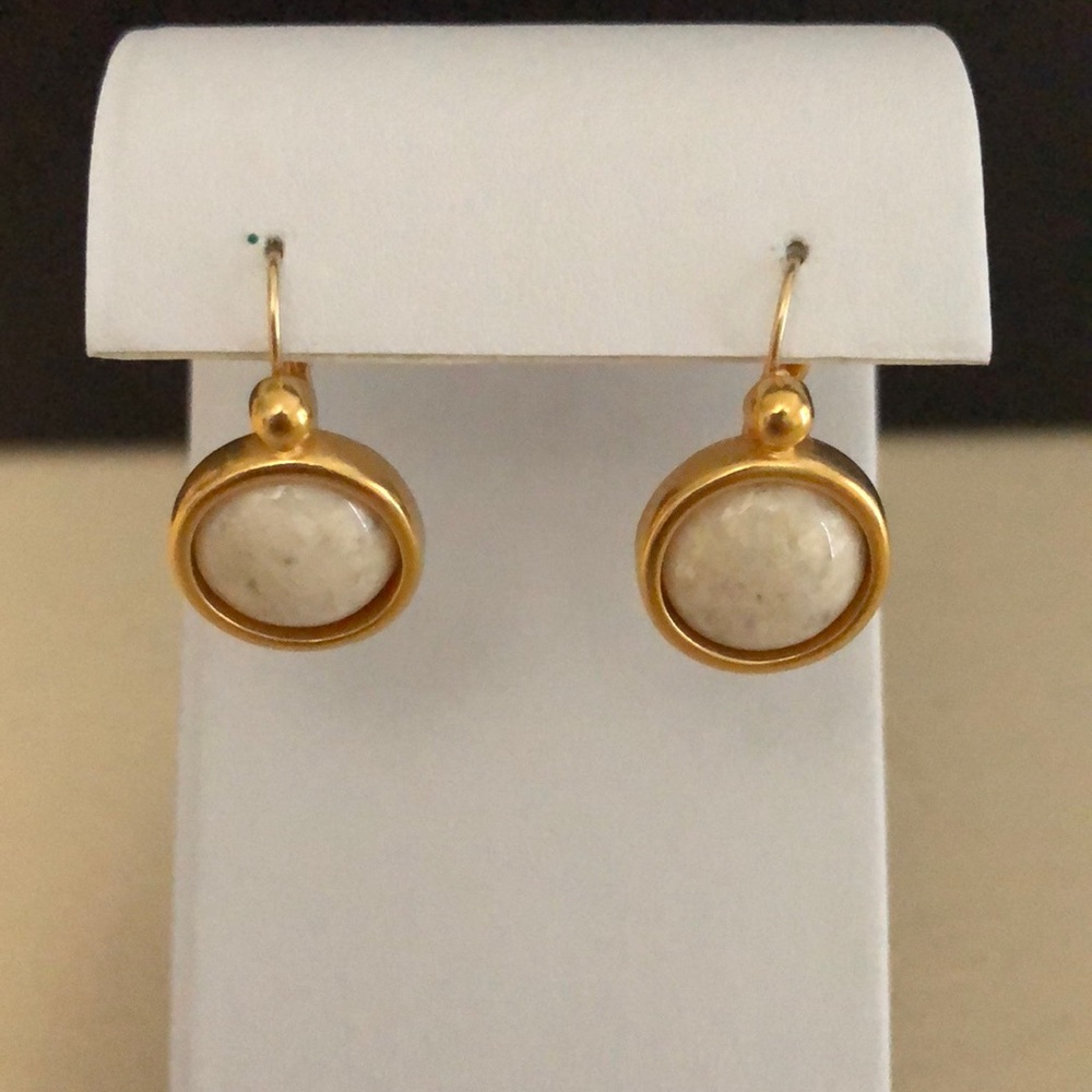 Goldtone hinge back earrings w/off white stone
